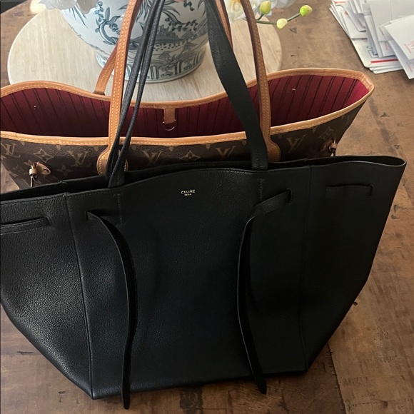 Celine Elegant Black Tote Bag - Picture 9 of 14